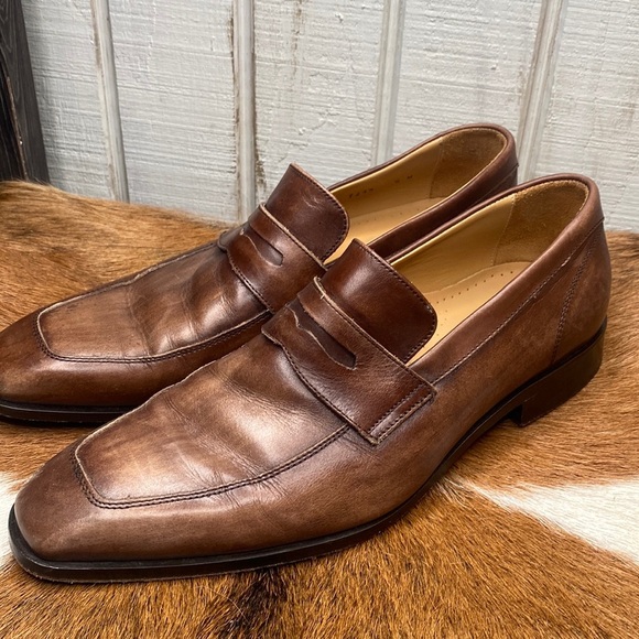 Men’s Saks  fifth Avenue dressing shoes size 9 check them out very nice thanks 🙏 - Picture 1 of 11